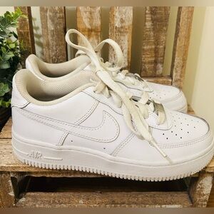 NIKE AIR FORCE 1 LE (GS) Youth Size 4 Shoes Sneakers White/White DH2920-111